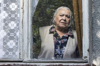 Diváci pějí ódy na film Svatá: Legenda Bohdalová je ohromila. Užasle zírali i na další herecký výkon - Super.cz